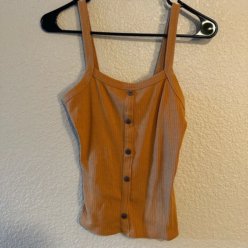 Button-Down Ribbed Tank Top - Picture 2 of 2